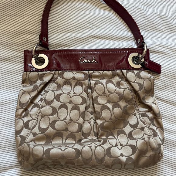 Coach Ashley Signature Satchel - Picture 1 of 5